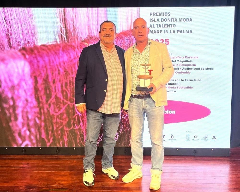 Imagen El Cabildo de Lanzarote felicita al diseñador Ángel Cabrera por su premio a la moda sostenible