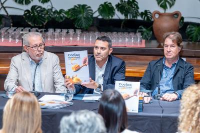 Imagen La primera edición del libro ‘Cocina Tradicional de Lanzarote’ está a punto de agotarse