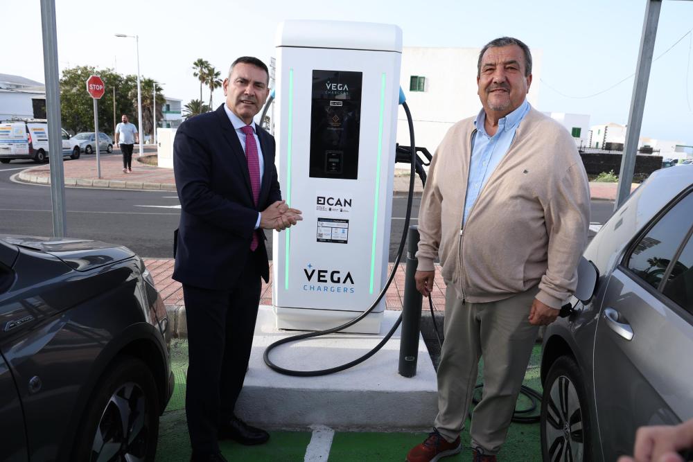 Imagen El Cabildo de Lanzarote instala nuevos puntos de recarga para vehículos eléctricos en todos los municipios
