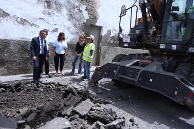 Imagen El Cabildo apuesta por la transformación de Teguise con la inversión de más de 1,5 millones en la cubierta de la grada campo de fútbol y la calle José Betancort