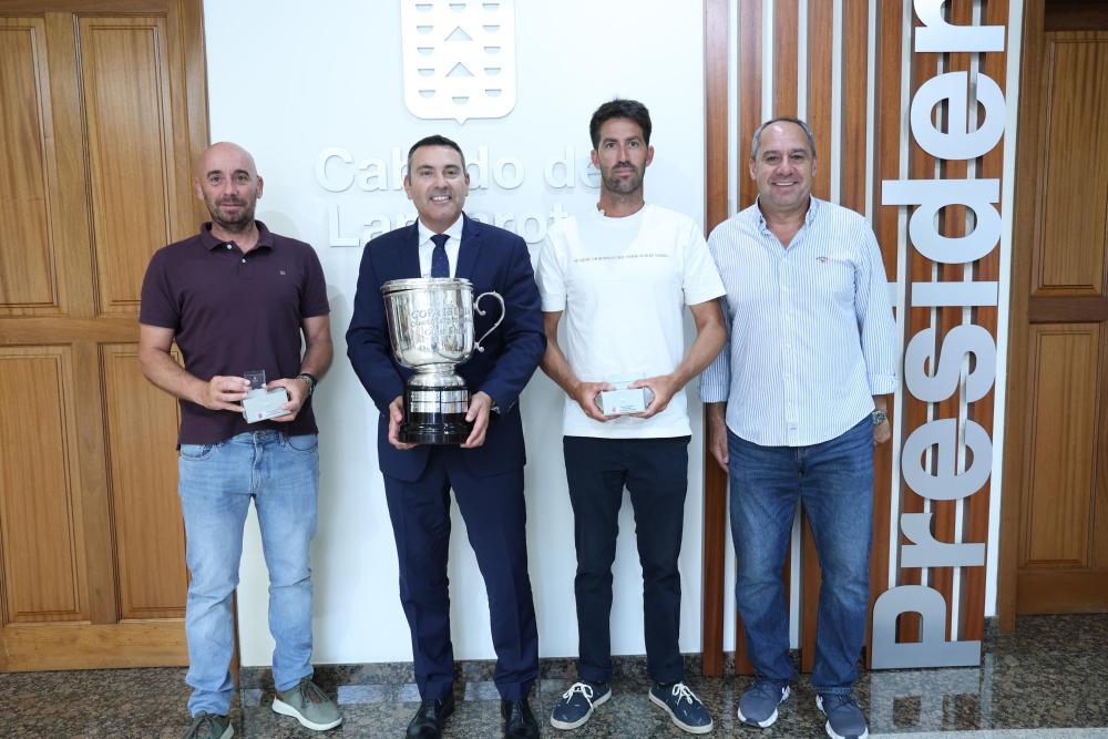 Imagen El Cabildo de Lanzarote y La Graciosa recibe a Alfredo Gonzalez y Cristian Sánchez, campeones de España de Snipe