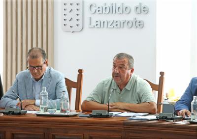 Imagen El Cabildo aprueba las bases que regularán las nuevas subvenciones para modernizar el transporte insular